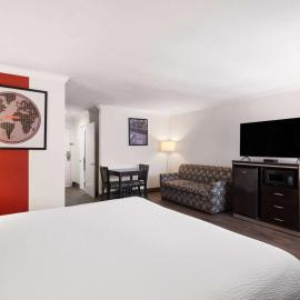 Ramada by Wyndham San Diego Poway Miramar，位于波威的酒店
