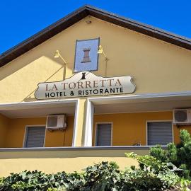 Hotel Ristorante La Torretta，位于Bianzè的酒店