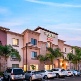 TownePlace Suites by Marriott San Diego Carlsbad / Vista，位于维斯塔的酒店