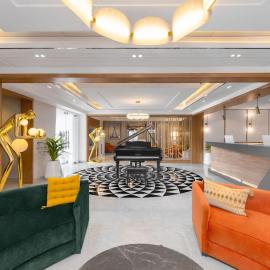 Ivy Lush Hotel，位于瓦里的酒店