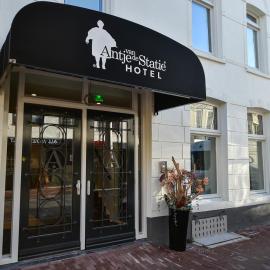 Brasserie-Hotel Antje van de Statie，位于韦尔特的酒店