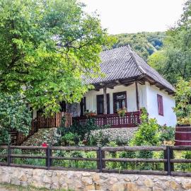 Casuta Fermecata, Tara Lapusului，位于Fantanele的酒店
