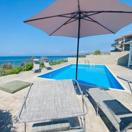 Stunning sea view villa，位于布里亚蒂科的酒店