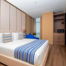 CIKA GOLDEN HOTEL and SUITES,位于洛美的酒店