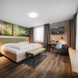 Hotel Linde - 24h Self Check-in，位于巴登的酒店