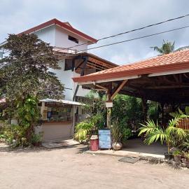 Sunday flower hotel and beach resort，位于Pooc的酒店