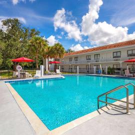 Travelodge by Wyndham Orlando Lake Buena Vista South，位于基西米的酒店