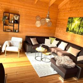 5 Sterne Ferienhaus Susi mit Kamin, Seeblick und 2 Terrassen，位于Rieden的酒店