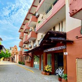 Hotel Zihuatanejo Centro，位于锡瓦塔塔内霍的酒店