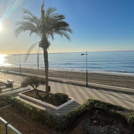 Genial 1ª linea de mar Mediterráneo，位于托罗克斯的酒店