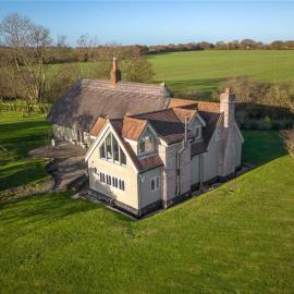 Old Cottage - English Countryside Retreat