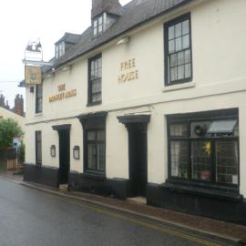 The Darnley Arms，位于格雷夫森德的酒店