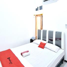 RedDoorz at Queen Asri Premium,位于谏义里的酒店