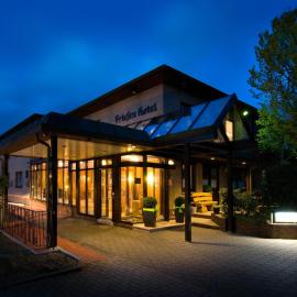 Friesen Hotel，位于耶弗尔的酒店