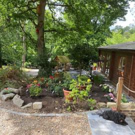 3 Bedroom Lodge Hotub pool in Horsley Surrey UK，位于东霍斯利的酒店