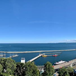 RÜGEN-HOTEL mit Ostseeblick，位于萨斯尼茨的酒店
