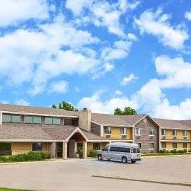 AmericInn by Wyndham Clear Lake，位于克利尔莱克的酒店