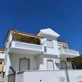 Lydias apartment，位于Panagioúda的酒店