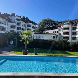 modern lakeside flat with pool access - 80m2