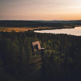 PAN Treetop Cabins，位于Åsnes的酒店
