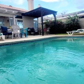 Sunshine Daydream by the Pool and Spa