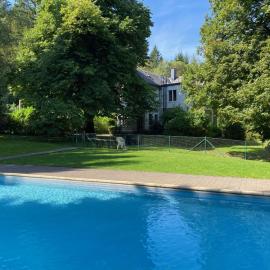Le Clos des Tilleuls - Gîte de Charme avec Piscine au Cœur de la Nature，位于力宾的酒店