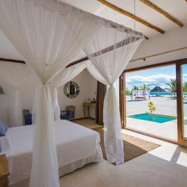 Konokono Beach Resort and Isaraya Luxury Overwater Villas，位于米查维的酒店