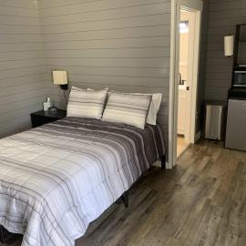 TeePee Room 5- Newly Renovated，位于Roscommon的酒店