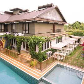 Urban Glamp Resort Iloilo，位于Oton的酒店