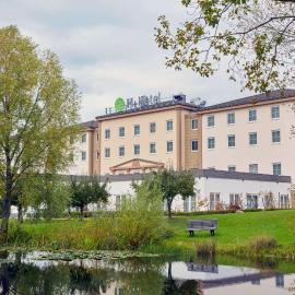 H+ Hotel Frankfurt Airport West，位于陶努斯山麓霍夫海姆的酒店