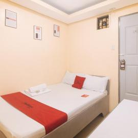 RedDoorz at LYOTO Bed and Breakfast near NAIA Terminal