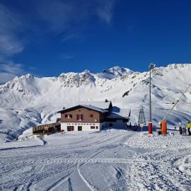 Hotel Le Chaudron Ski In Ski Out，位于尚佩里的酒店