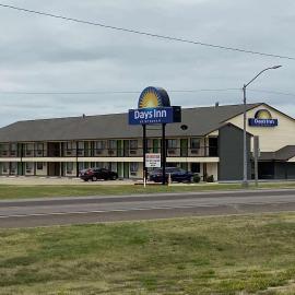 Days Inn by Wyndham Pratt，位于Pratt的酒店