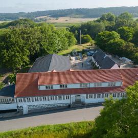 Hos Molsgaarden，位于克内贝尔的酒店