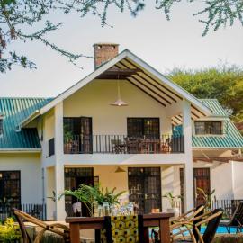 Amani Farmhouse，位于育空河的酒店