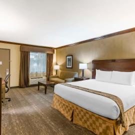 Best Western Plus Raton Hotel,位于拉顿的酒店