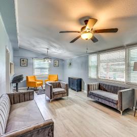 Hike, Golf & Fish: Pine Bluff Retreat，位于派恩布拉夫的酒店