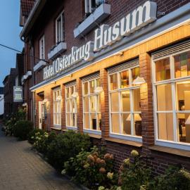 Hotel Osterkrug，位于胡苏姆的酒店