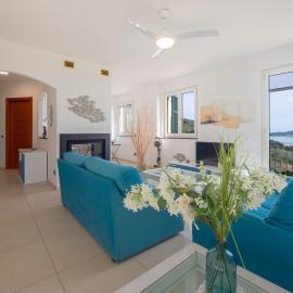 257b - Villetta Maiso - Vista Mare, Giardino e Piscina Privata a 2 minuti di auto dalle spiagge e mare - PARCHEGGIO PRIVATO INCLUSO，位于拉瓦尼亚的酒店