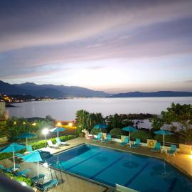 Kanakis Blue Beach Apartments，位于Petres的酒店