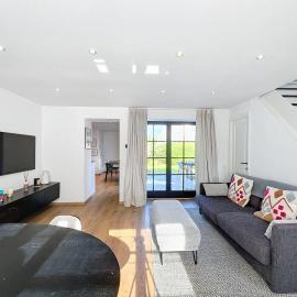 Agréable maison au calme avec jardin privé，位于Gerpinnes的酒店