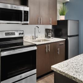 stayAPT Suites Suffolk-Chesapeake，位于萨福克的酒店