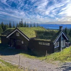 Luxury cabin Sjusjøen with hot tub, ski in-out, fireplace & WiFi