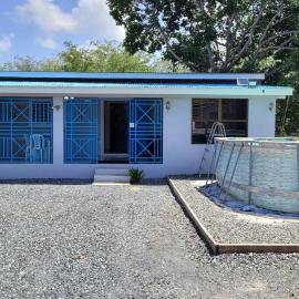 Container 2 with pool, free wifi, fully equiped，位于Pole Ojea的酒店