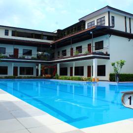 MaClare Resort，位于伊穆斯的酒店