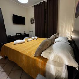 Monreal Rooms Salerno，位于萨莱诺的酒店