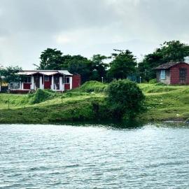 Hotel Mauli Agro Farm Dam View Resort，位于萨塔拉的酒店