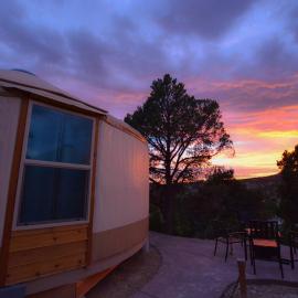 Yurt Overlook #09 with AC and Private Bath 2 Kings，位于奥德维尔的酒店