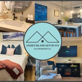 Sea-Renity Heated pools steps to the beach，位于加尔维斯敦的酒店