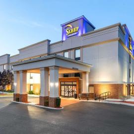 Sleep Inn & Suites Harbour Pointe，位于Brandermill的酒店